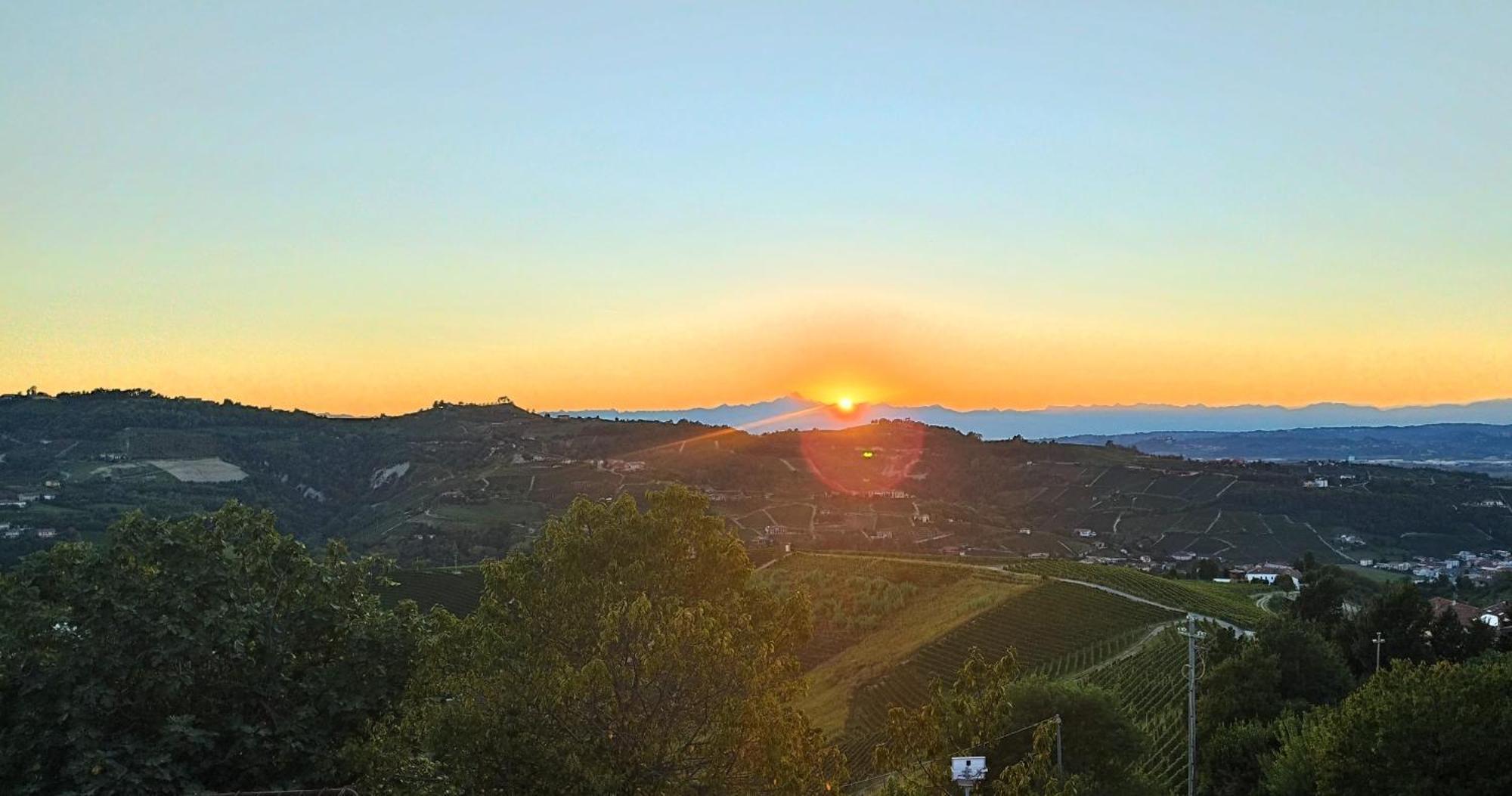 Casa Rubbo - Appartamento In Collina 'Monviso' Alba  Dış mekan fotoğraf