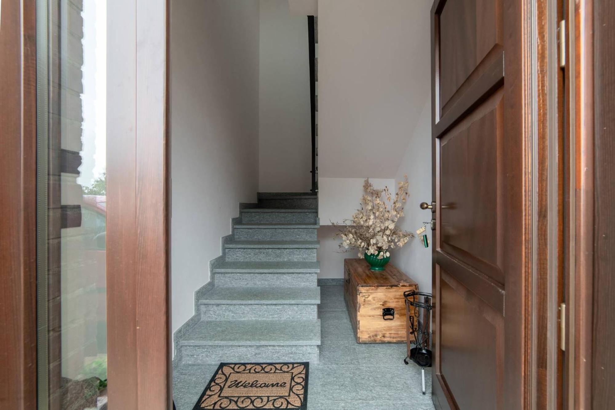 Casa Rubbo - Appartamento In Collina 'Monviso' Alba  Dış mekan fotoğraf